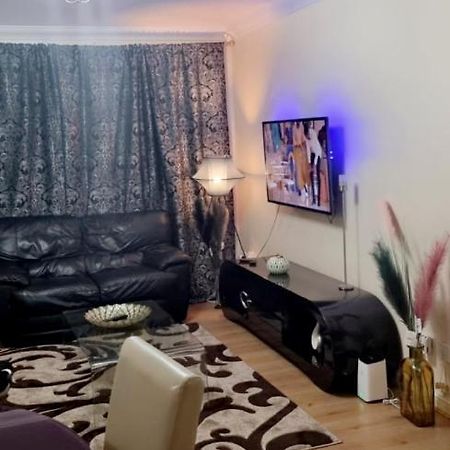 2 Bedroom Apartment - Greater London Ντάγκεναμ Εξωτερικό φωτογραφία