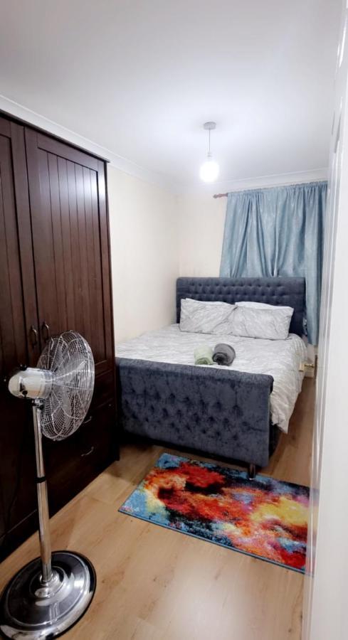 2 Bedroom Apartment - Greater London Ντάγκεναμ Εξωτερικό φωτογραφία