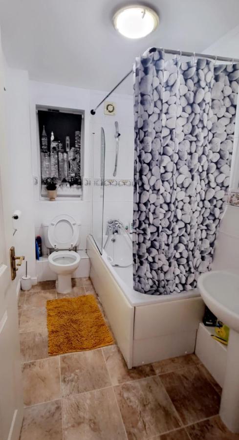 2 Bedroom Apartment - Greater London Ντάγκεναμ Εξωτερικό φωτογραφία