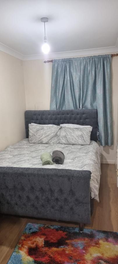 2 Bedroom Apartment - Greater London Ντάγκεναμ Εξωτερικό φωτογραφία